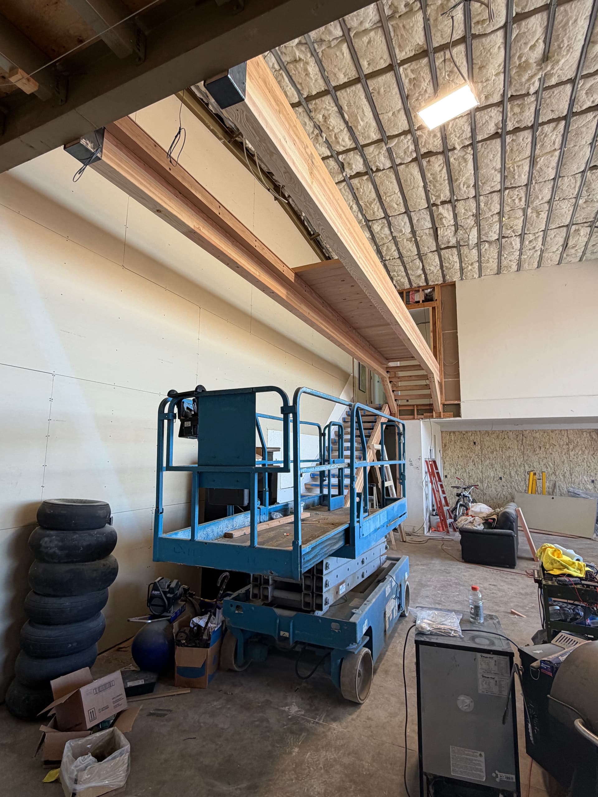 Gallery photos for Turning a Hangar Into a Functional Family Space: Image #2