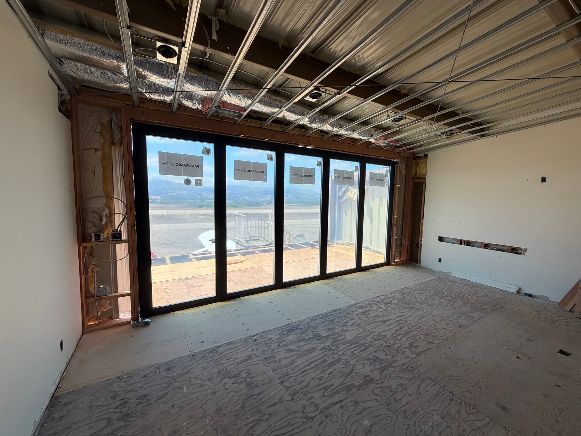 Gallery photos for Turning a Hangar Into a Functional Family Space: Image #1